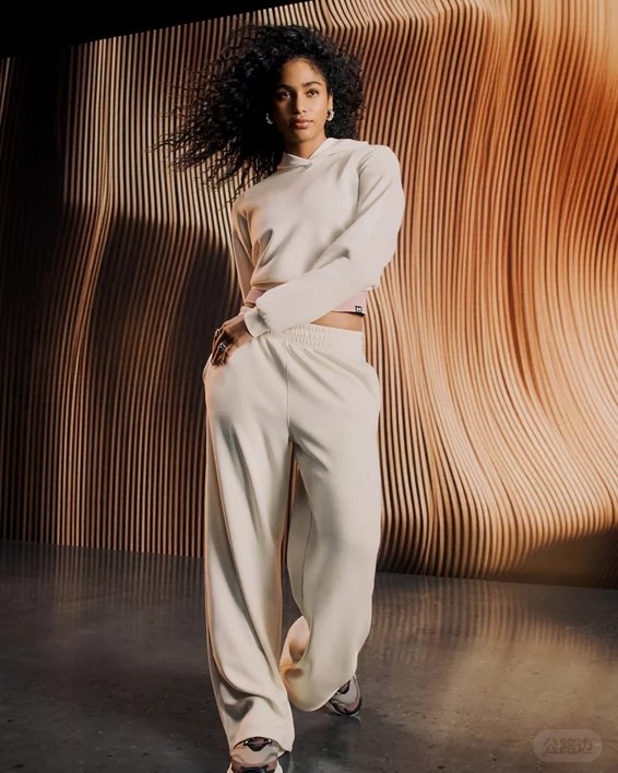 UA Meridian Lounge Women's Crop Hoodie (1).jpg