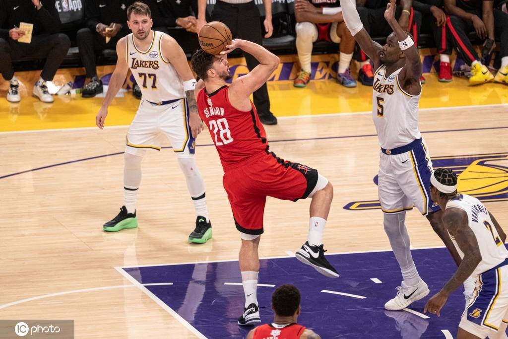 How Can the Lakers Resolve Their Losing Streak (3).jpeg