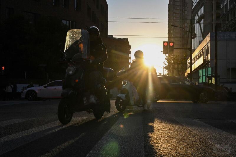 中国明年继续实施更加积极财政政策 学者预计支出强度“只强不弱”.jpg