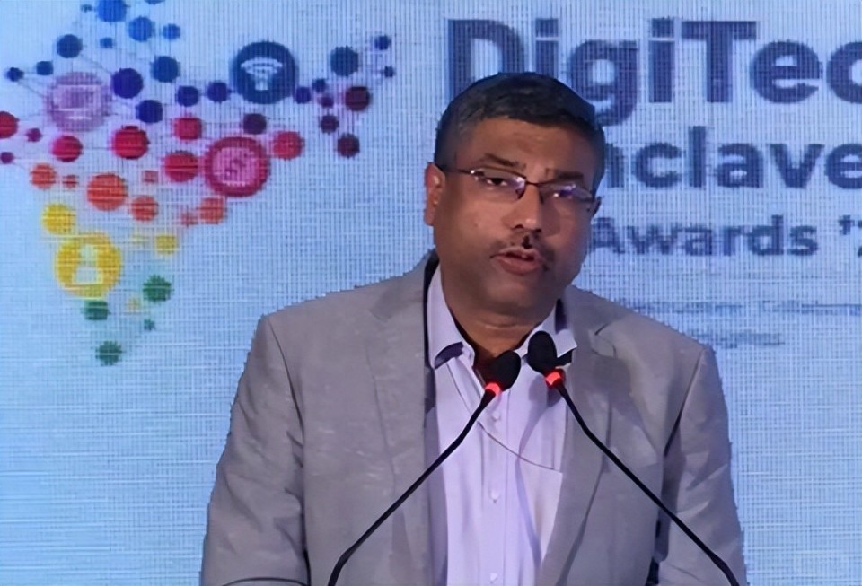 After Being Excluded from the Core Circle by the U (1).jpg