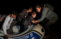 Why do Chinese people want to immigrate to the United States?