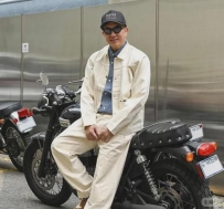 具俊晔七夕到墓地陪伴大S，反光暴露他亲自摆拍，台媒还帮着掩盖