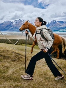 可隆KOLON KRAFT旗舰店启幕深圳万象城 品牌代言人刘诗诗现场首穿演绎「驭马迎风」新春限定系列