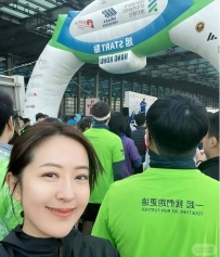 TVB离巢视后大露事业线，罕见秀身材，被好友爆料喜欢“坏男人”