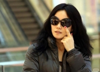 166亿债务压顶！谢霆锋拼了老命开唱“救场”，王菲七夕笑不出来