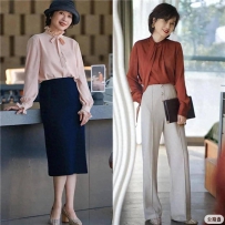 中年女人穿衬衫时，尽量不要配裤子，换成“半身裙”更优雅时尚