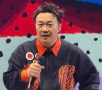 陈奕迅父亲被扒！因贪污坐牢6年，出狱后高调亮相儿子演唱会