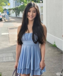 TVB新晋港姐冠军穿真空露背装与男友亲密互动，男友身份曝光