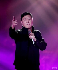 曝韩磊出轨致女性怀孕后失联，语音曝光，女方很漂亮，曝亲吻照