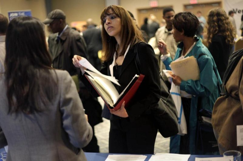 Big factory lays off 14000 employees: AI can't do your job, but it first ruins your job-gonglubian