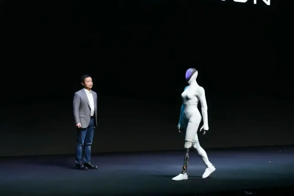 Musk praises Xiaopeng Robot (2)