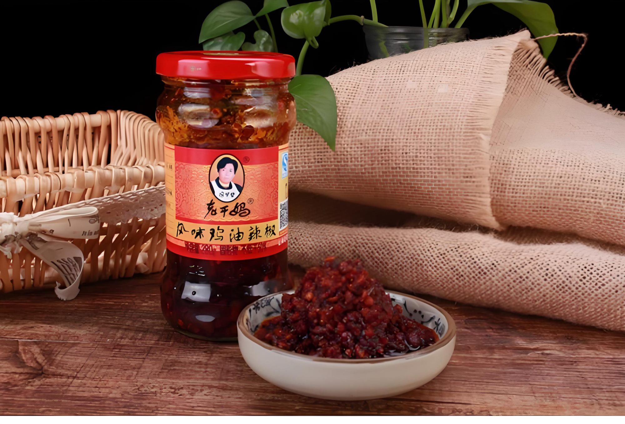 A bottle of old godmother demonstrates how to use AI to create high-quality advertising images-gonglubian