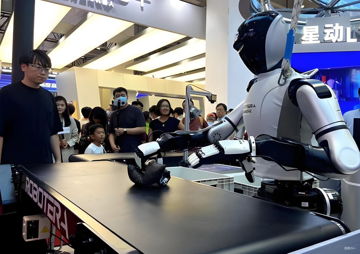 Why has a price war already sparked when the annual sales of humanoid robots are less than 20000 units-gonglubian