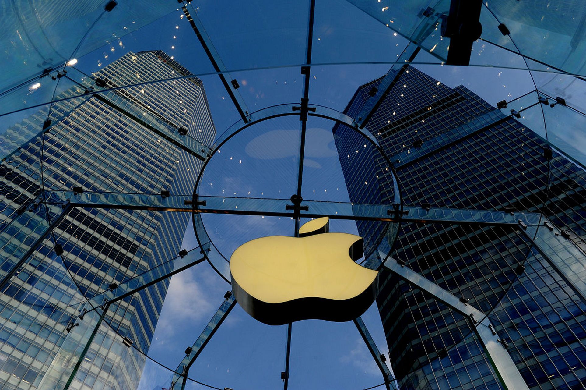 IOS and Android are heading towards each other, and Apple is also adding advertisements to its apps-gonglubian